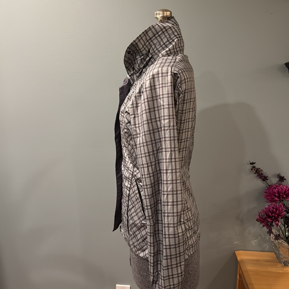Nau Lightweight Jacket - Picture 2 of 11